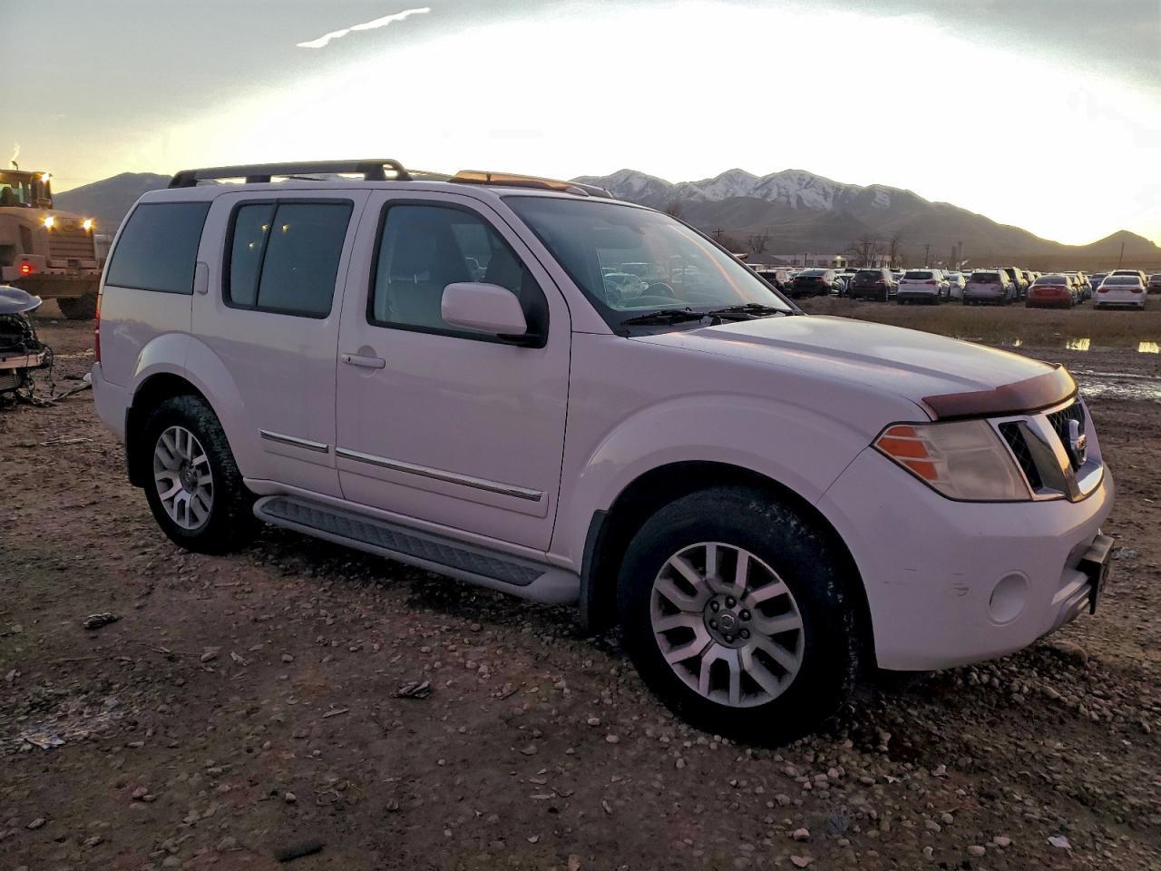 2011 NISSAN PATHFINDER