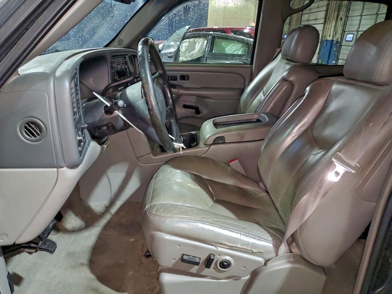 2004 CHEVROLET Suburban