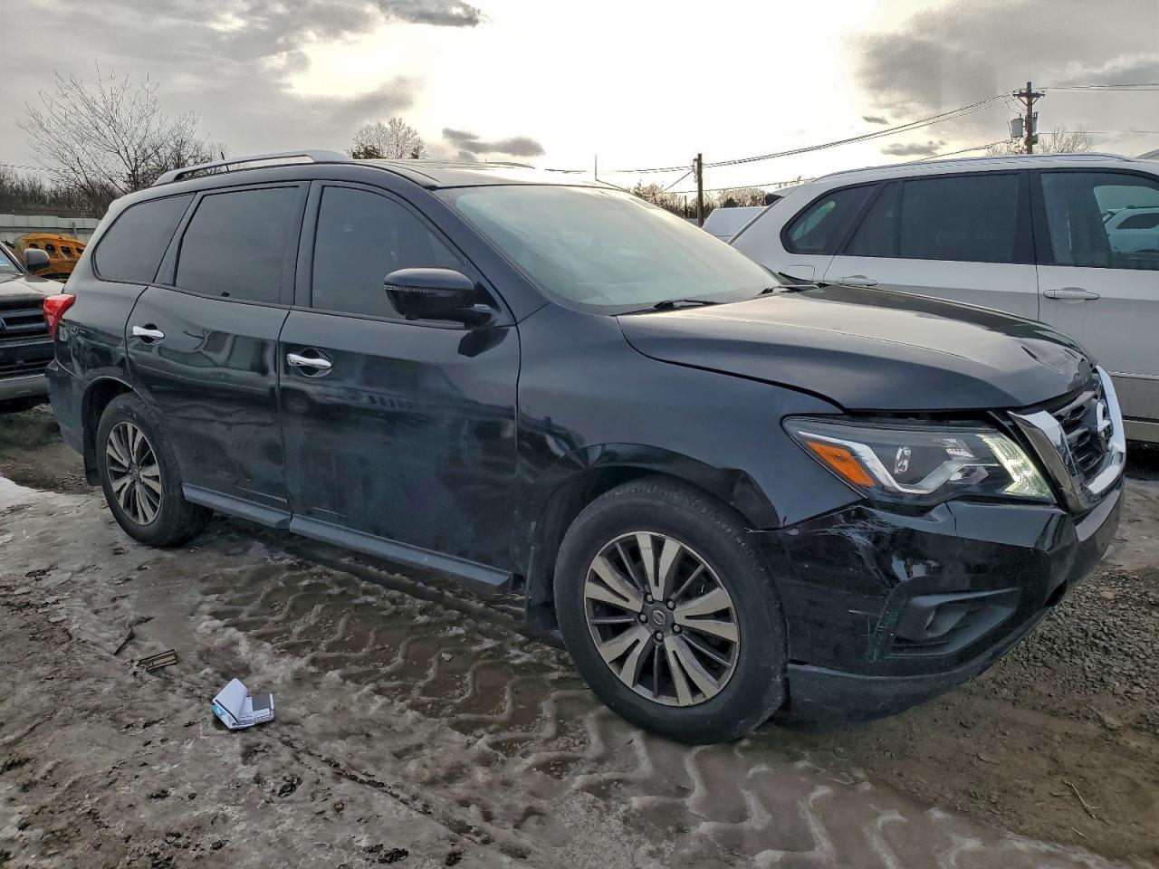 2017 NISSAN PATHFINDER