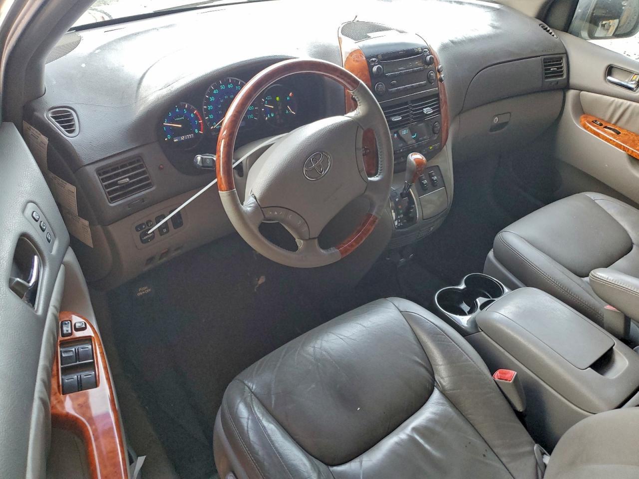 2006 TOYOTA SIENNA