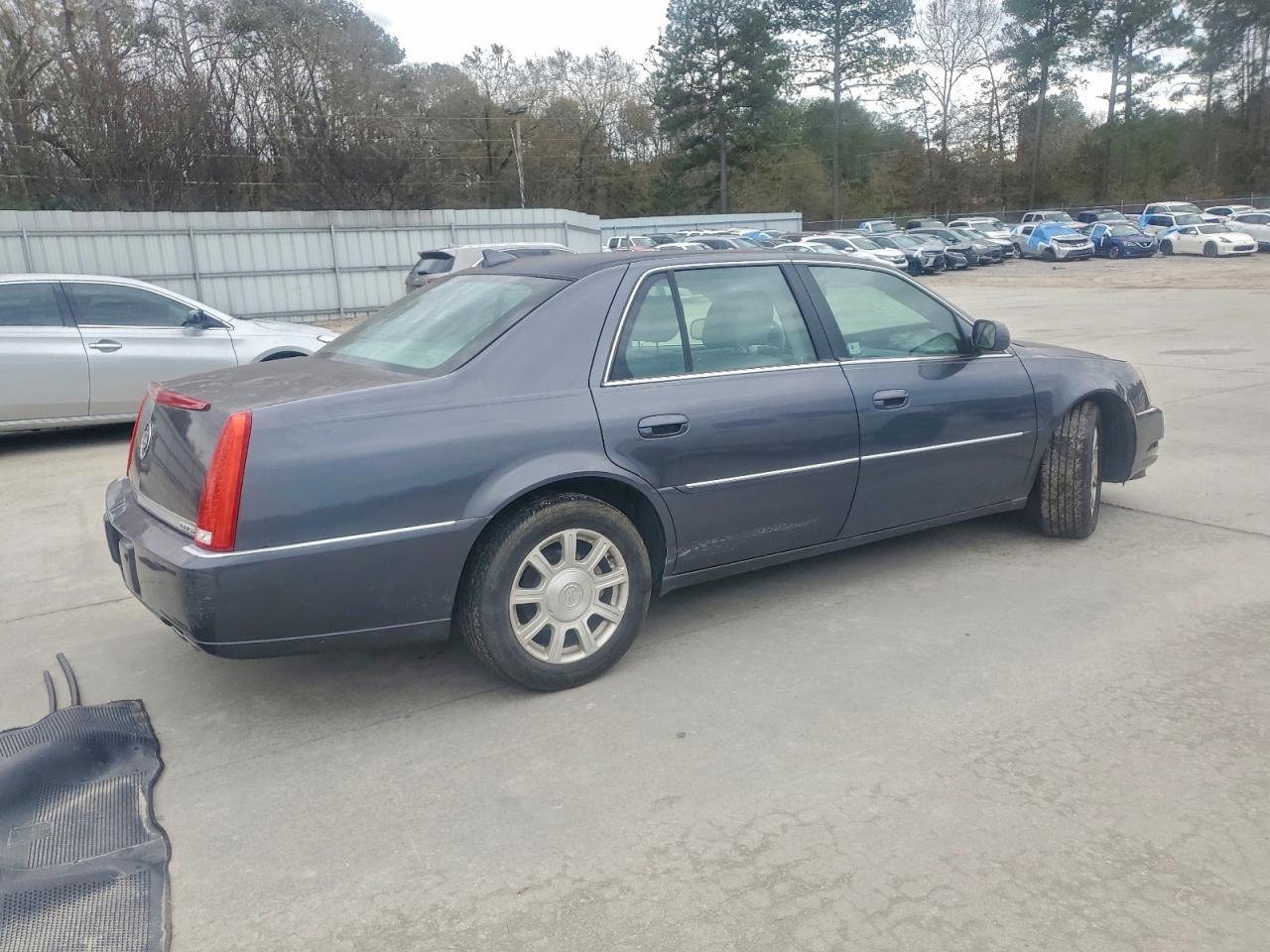 2010 CADILLAC DTS