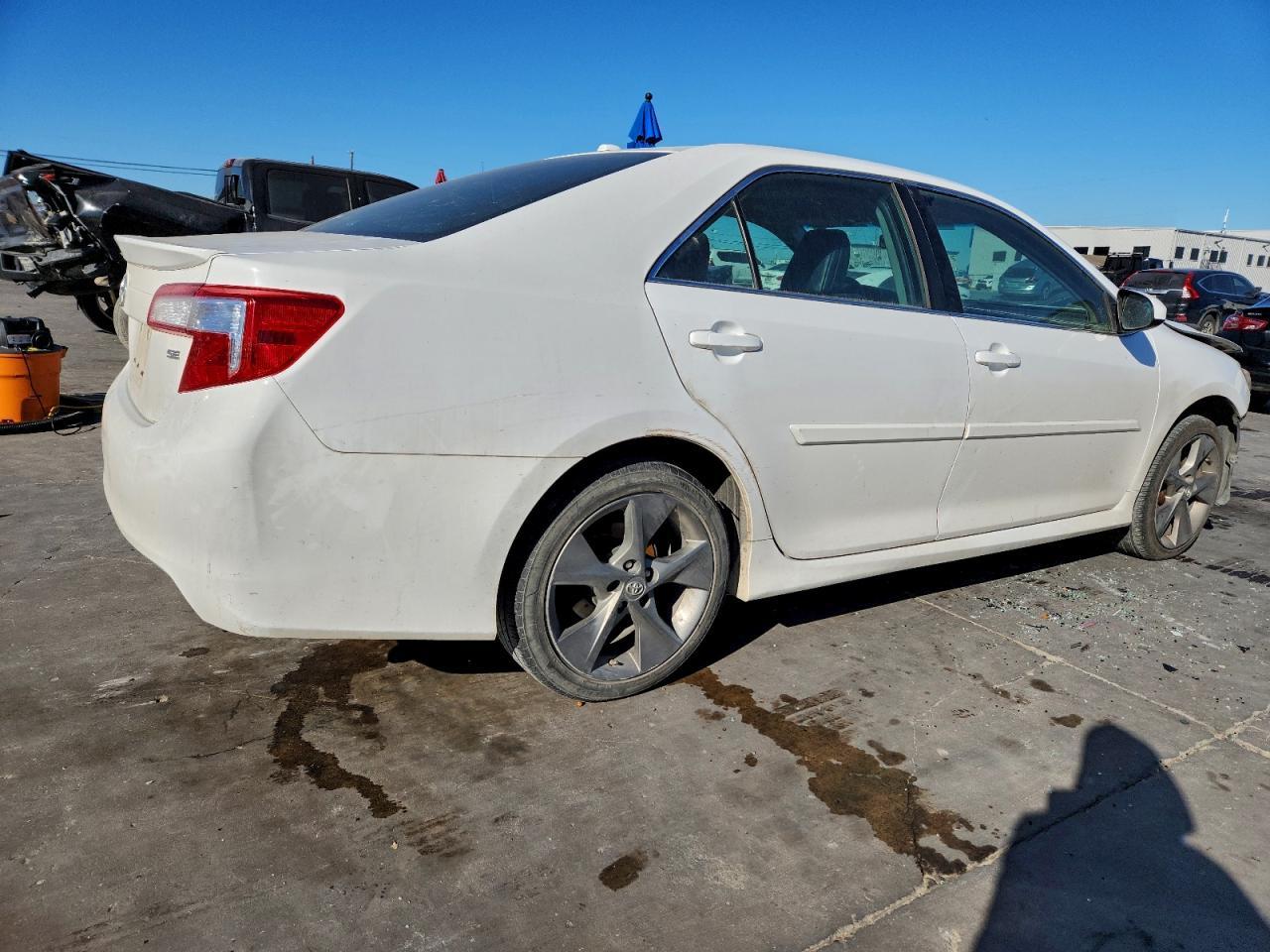 2014 TOYOTA CAMRY