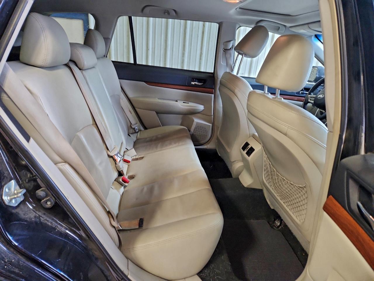 2014 SUBARU Outback