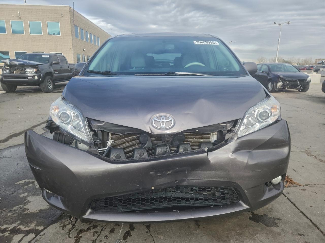 2012 TOYOTA SIENNA
