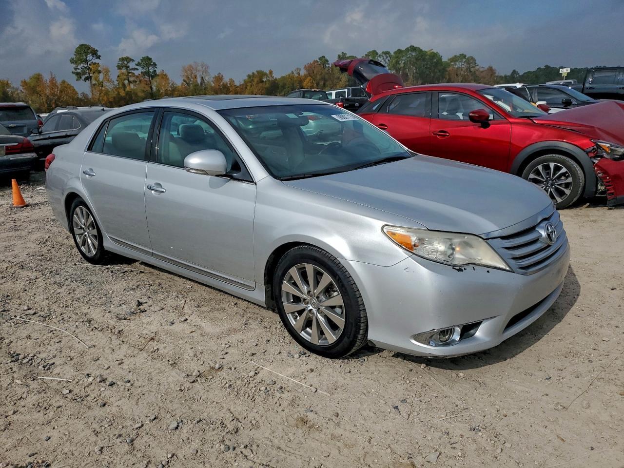 2011 TOYOTA Avalon