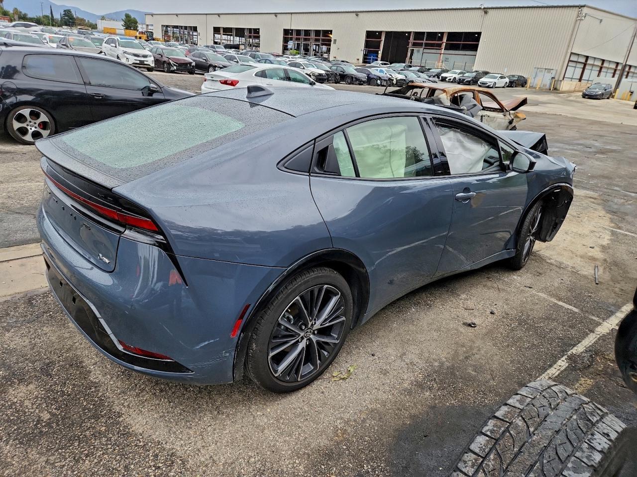 2025 TOYOTA PRIUS
