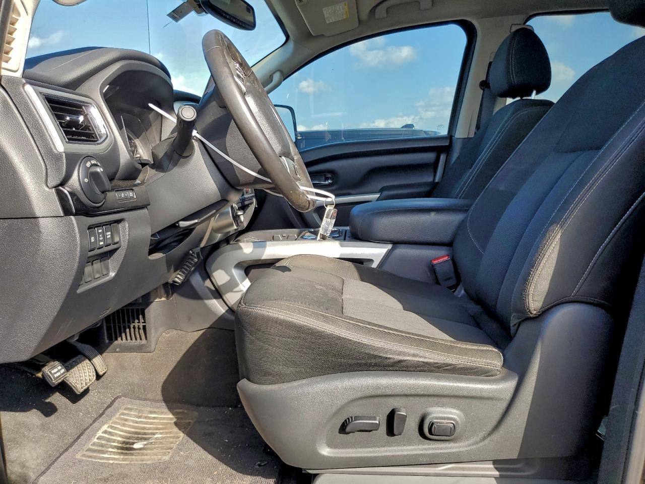 2017 NISSAN Titan
