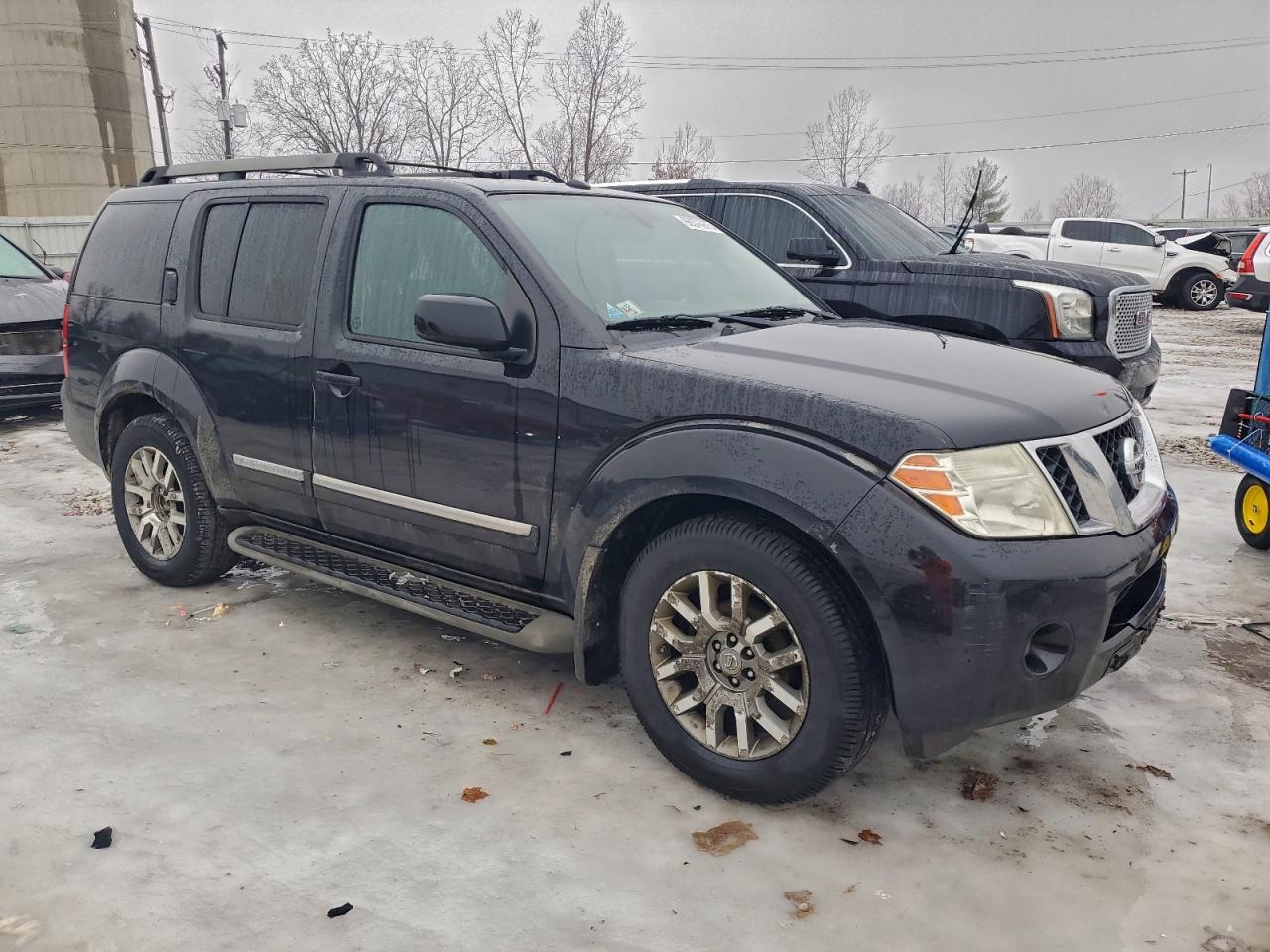 2011 NISSAN PATHFINDER