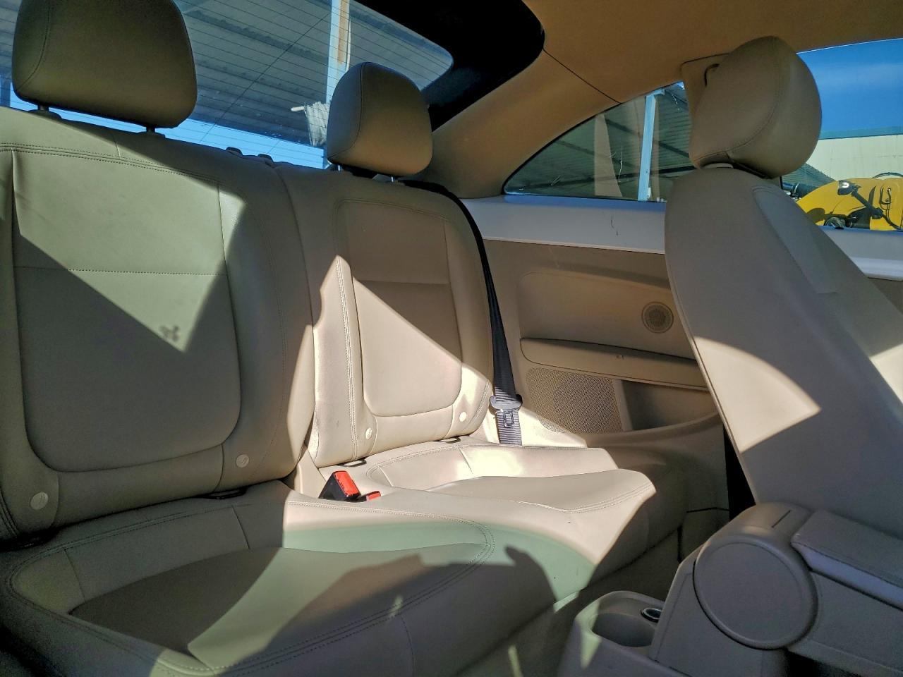 2013 VOLKSWAGEN Beetle