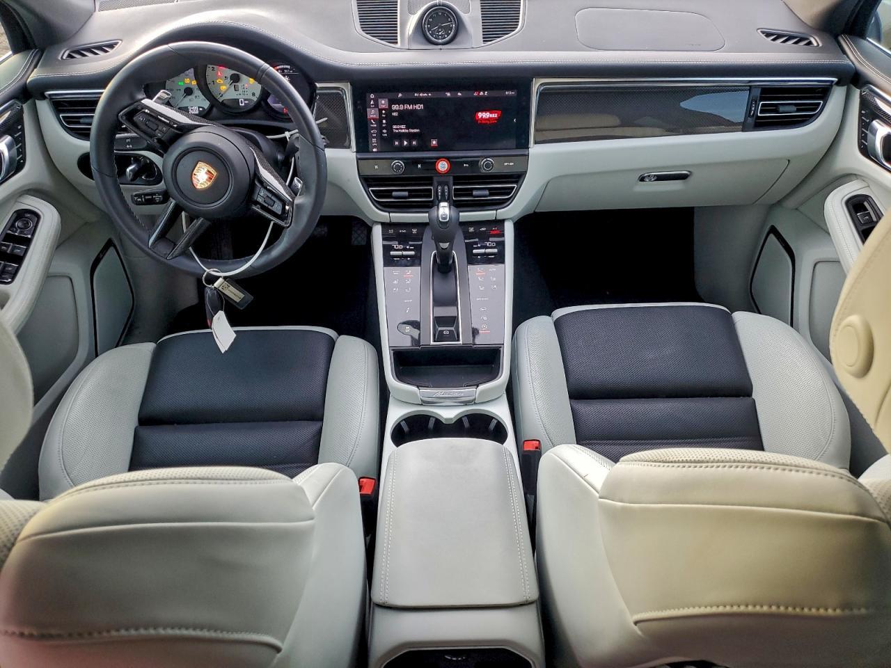 2023 PORSCHE Macan