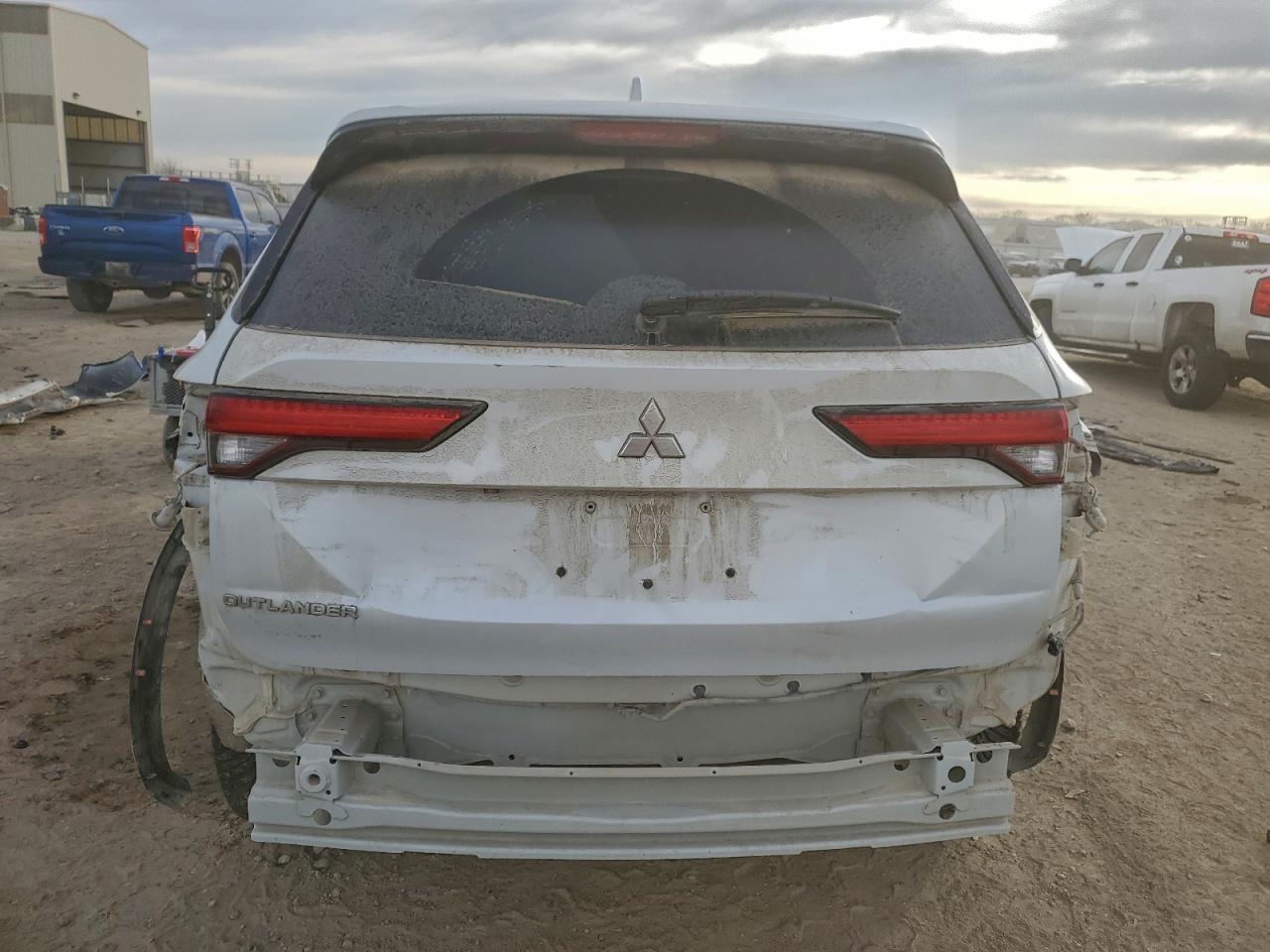 2022 MITSUBISHI outlander
