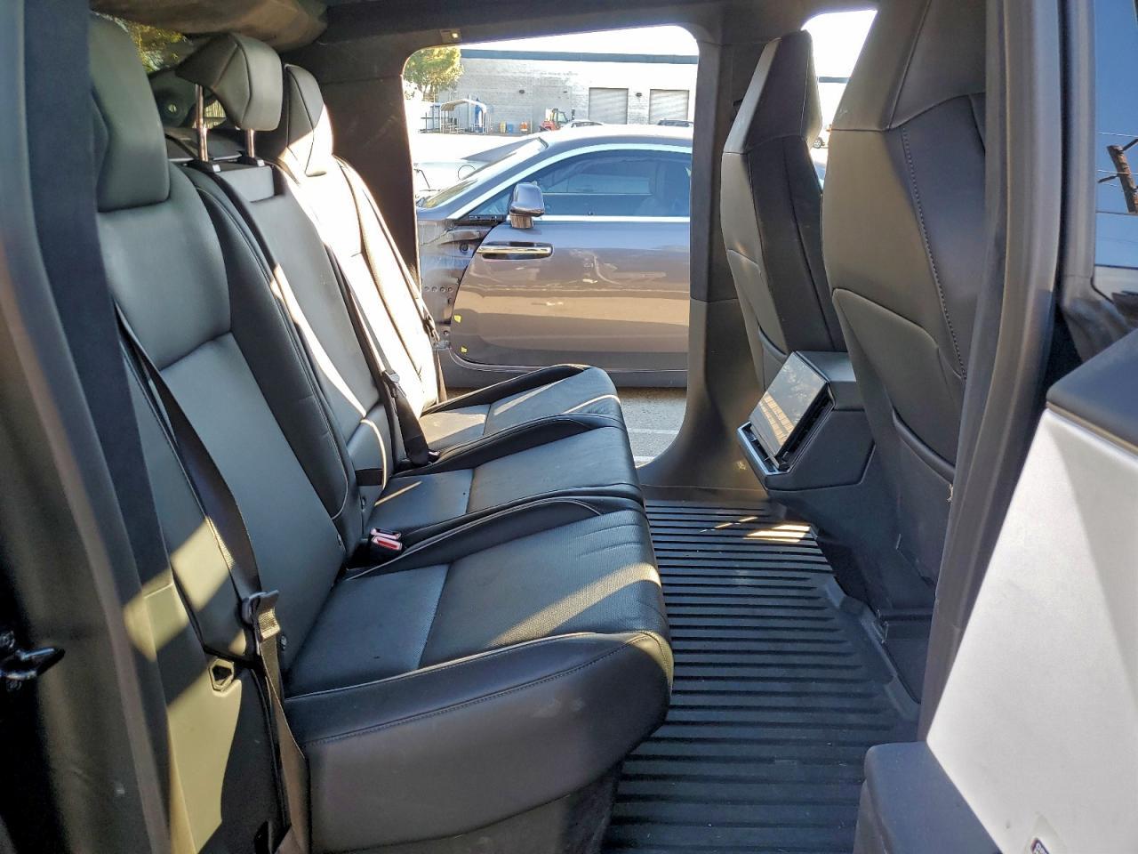 2024 TESLA Cybertruck