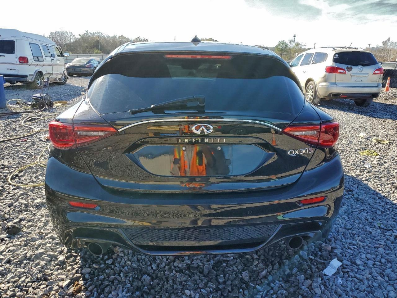2017 INFINITI QX30
