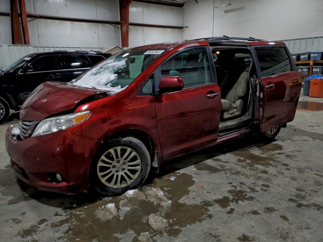 2016 TOYOTA SIENNA