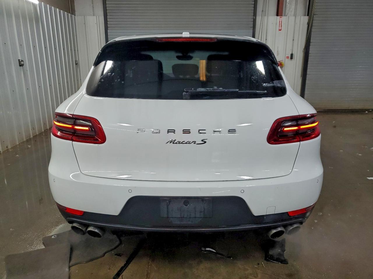 2016 PORSCHE Macan