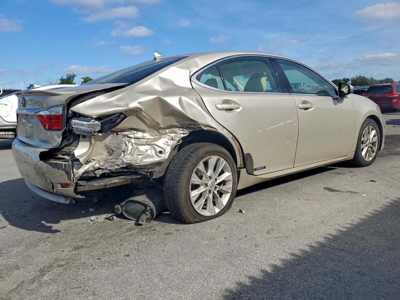 2013 LEXUS ES 300H