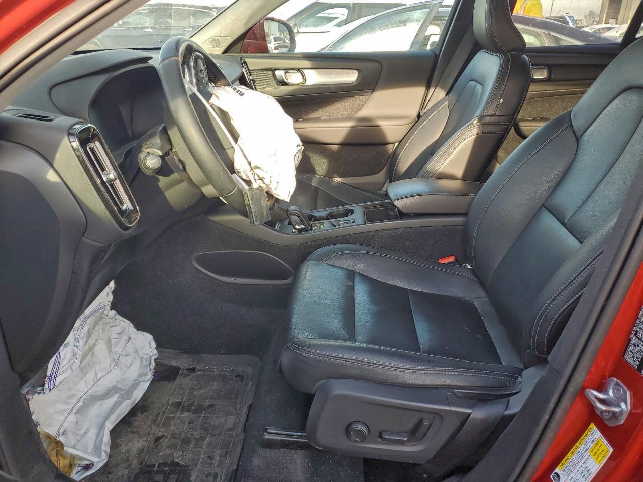 2019 VOLVO XC40