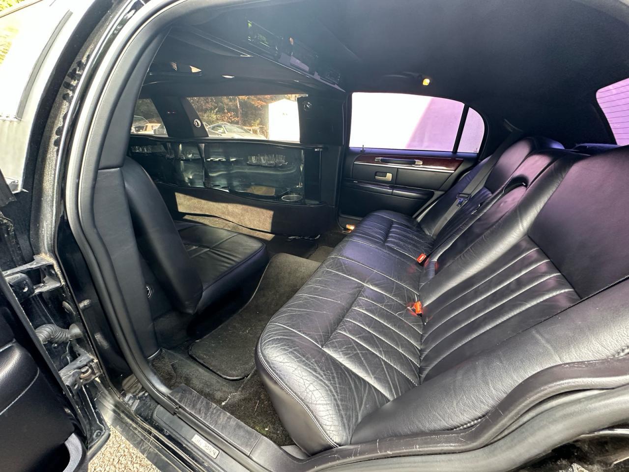 2005 LINCOLN Town Car