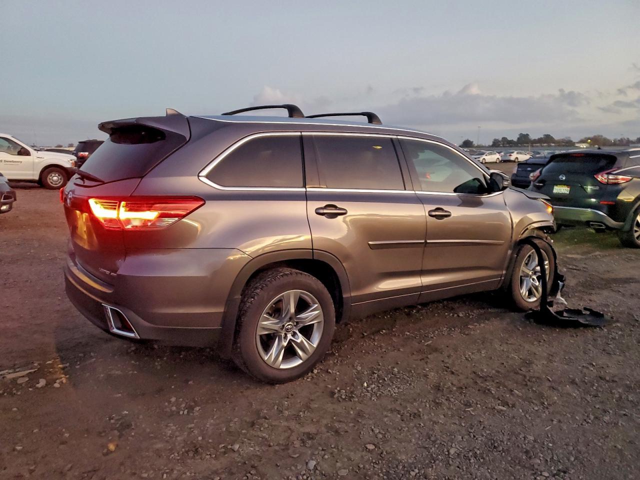 2018 TOYOTA HIGHLANDER