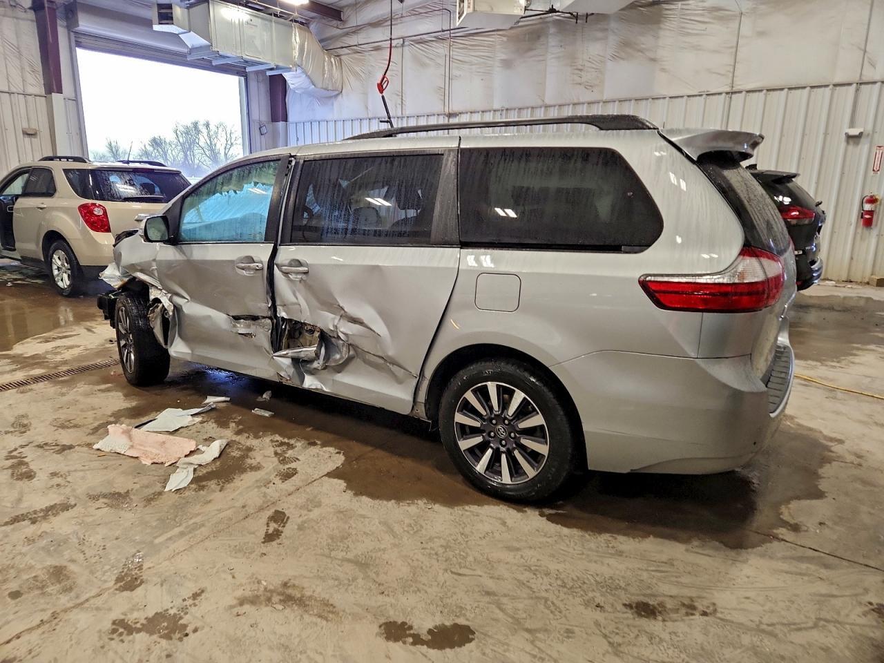 2019 TOYOTA SIENNA