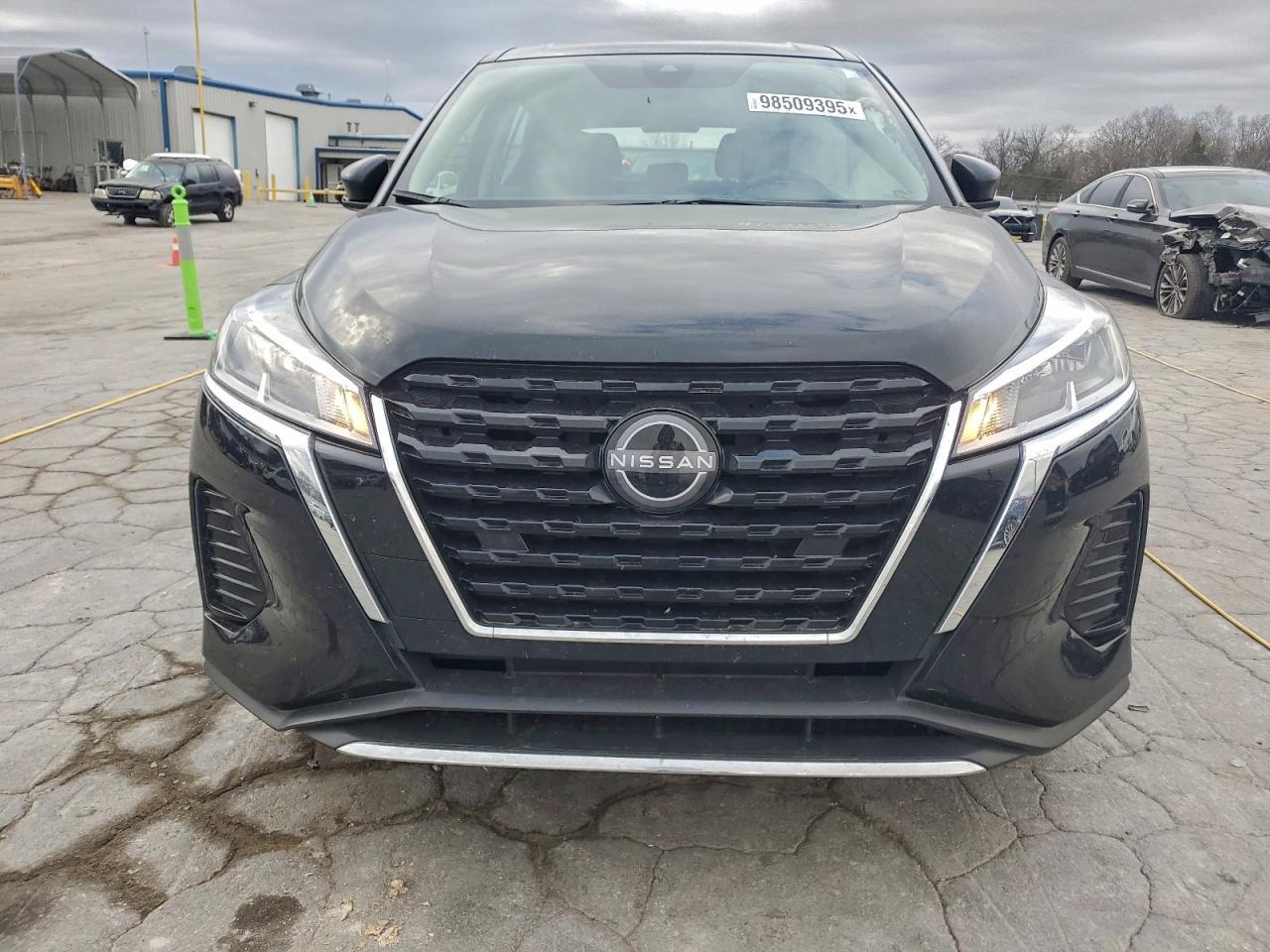 2023 NISSAN KICKS
