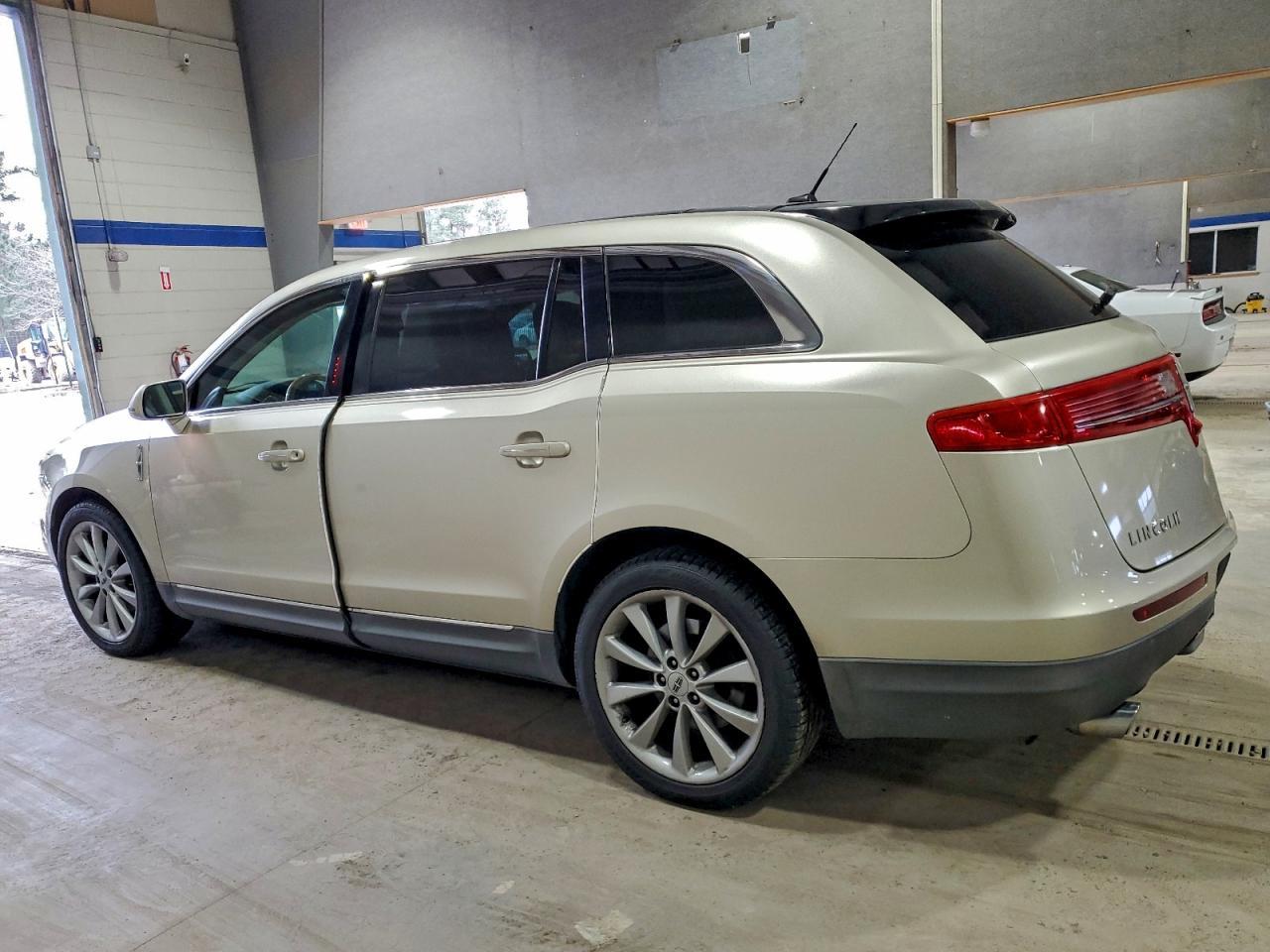 2011 LINCOLN MKT