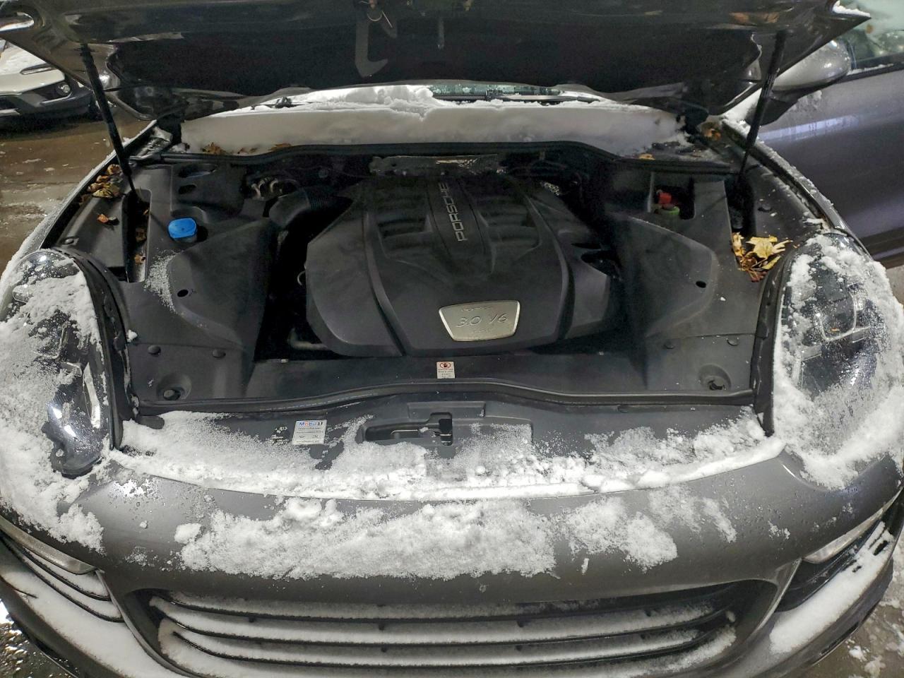 2015 PORSCHE CAYENNE