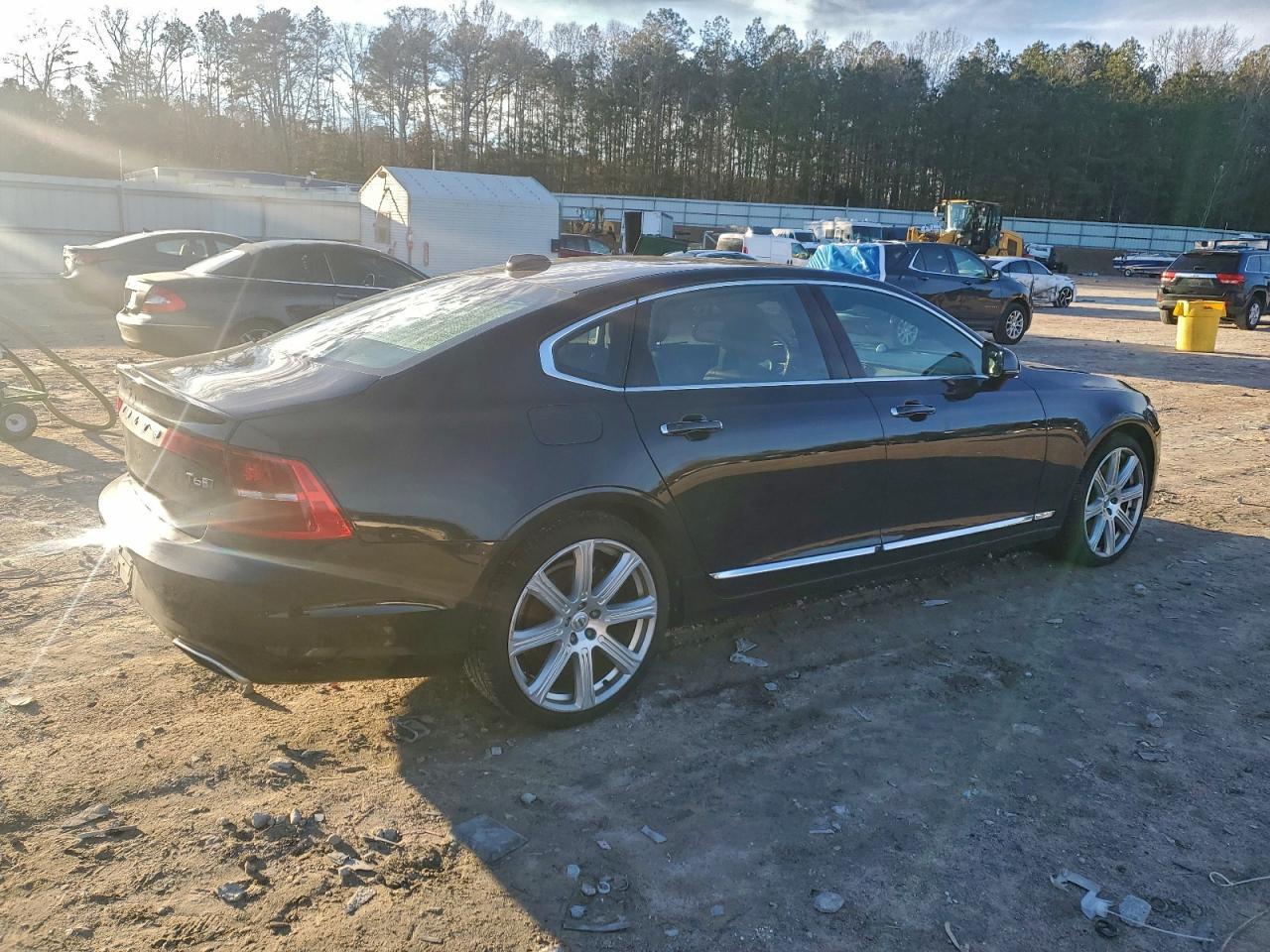 2018 VOLVO S90