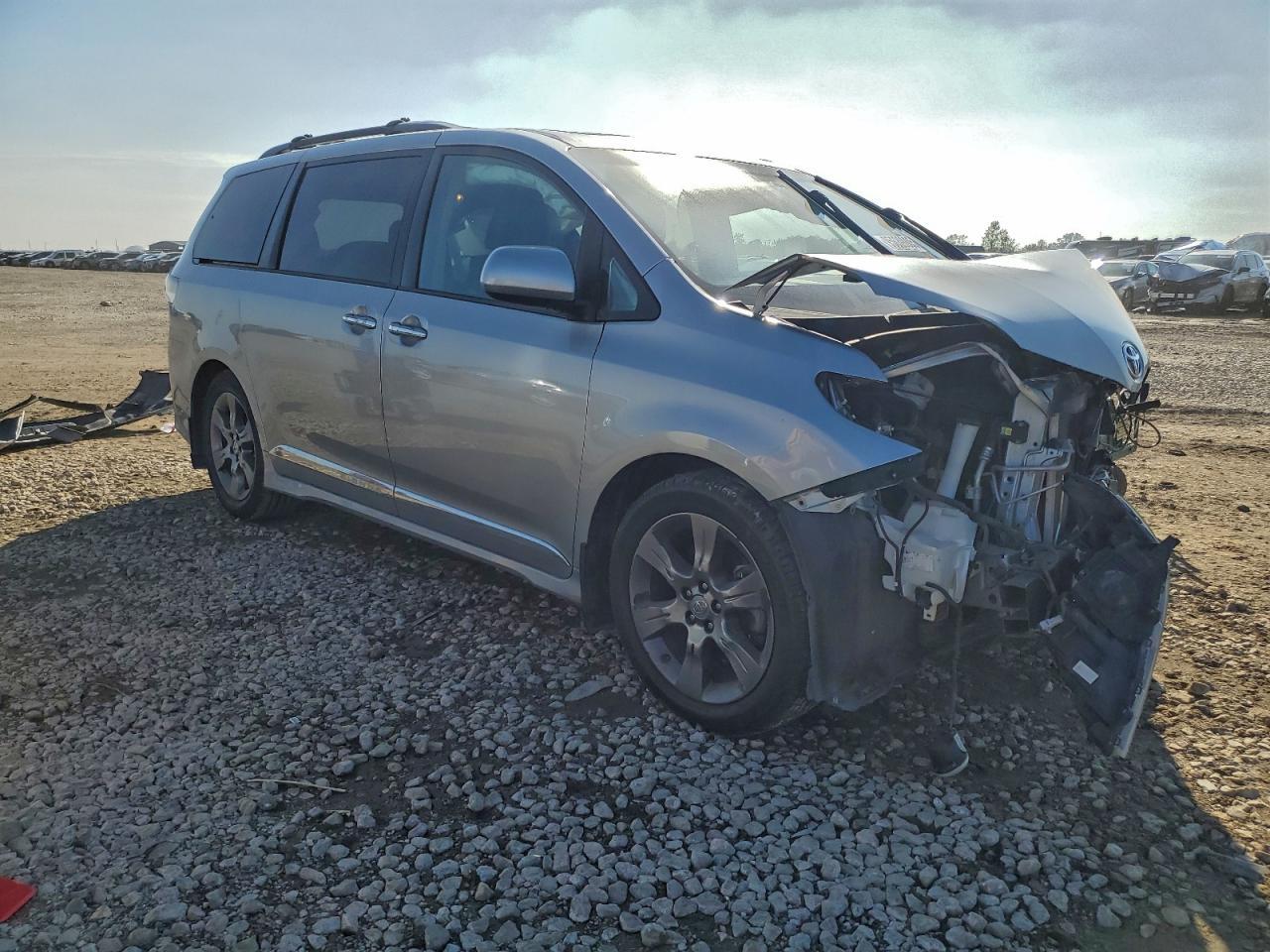 2016 TOYOTA SIENNA