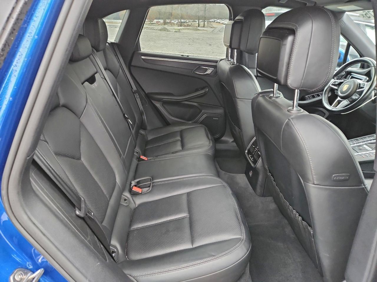 2017 PORSCHE Macan