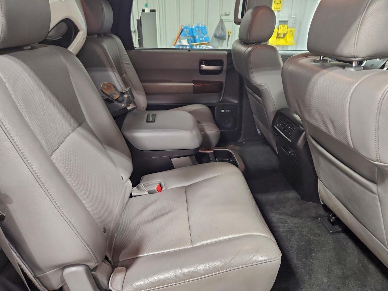 2014 TOYOTA Sequoia