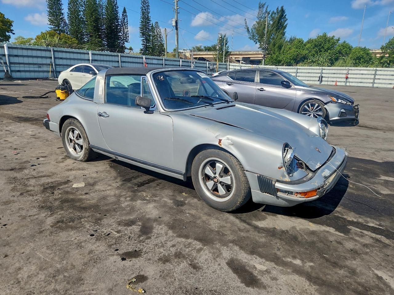 1975 PORSCHE 911