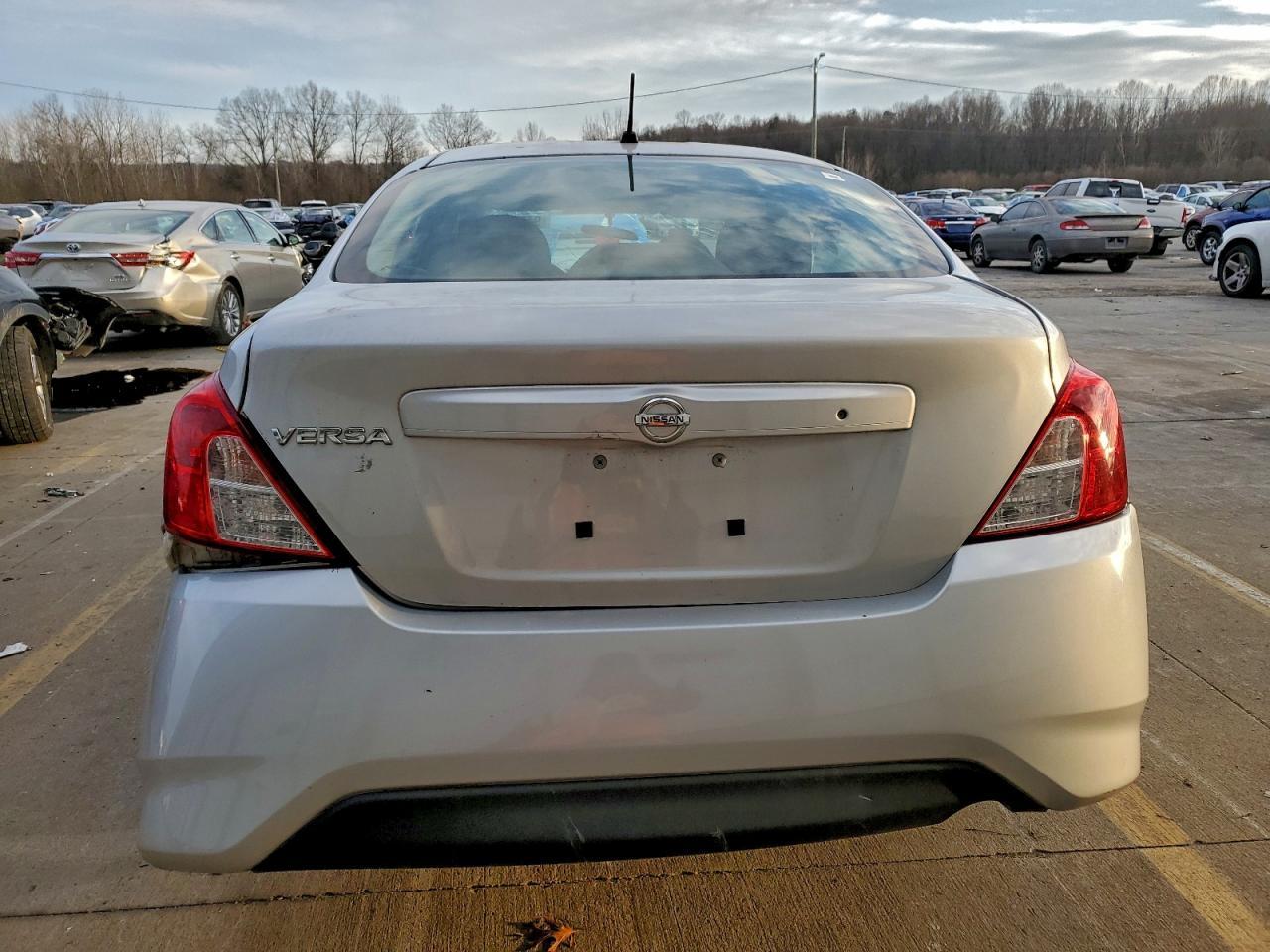2016 NISSAN VERSA