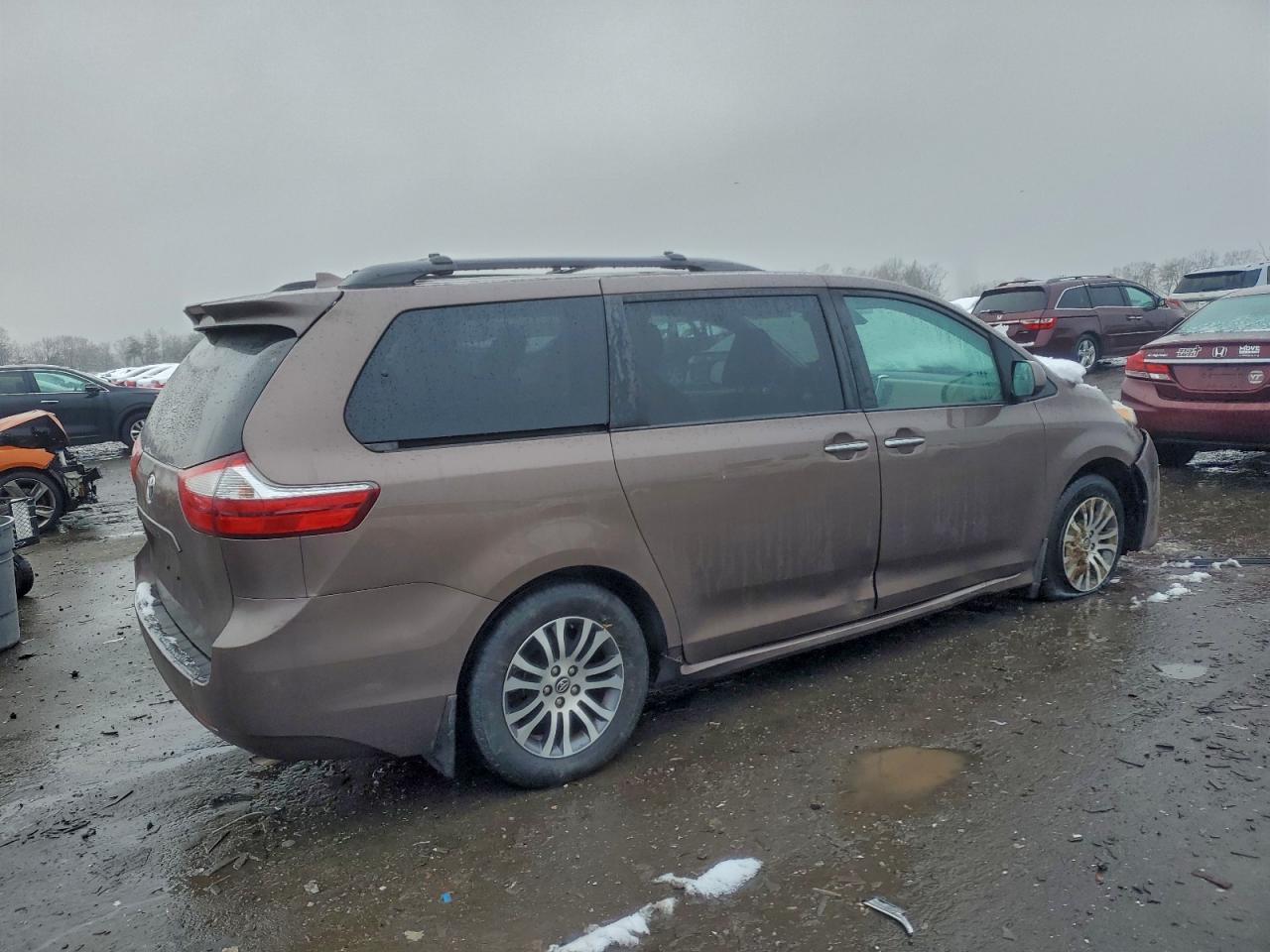 2019 TOYOTA SIENNA