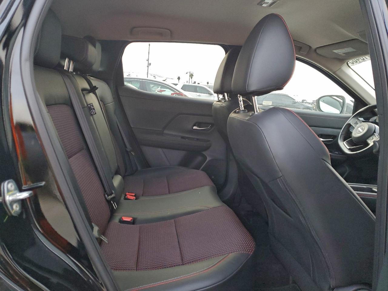 2025 NISSAN KICKS