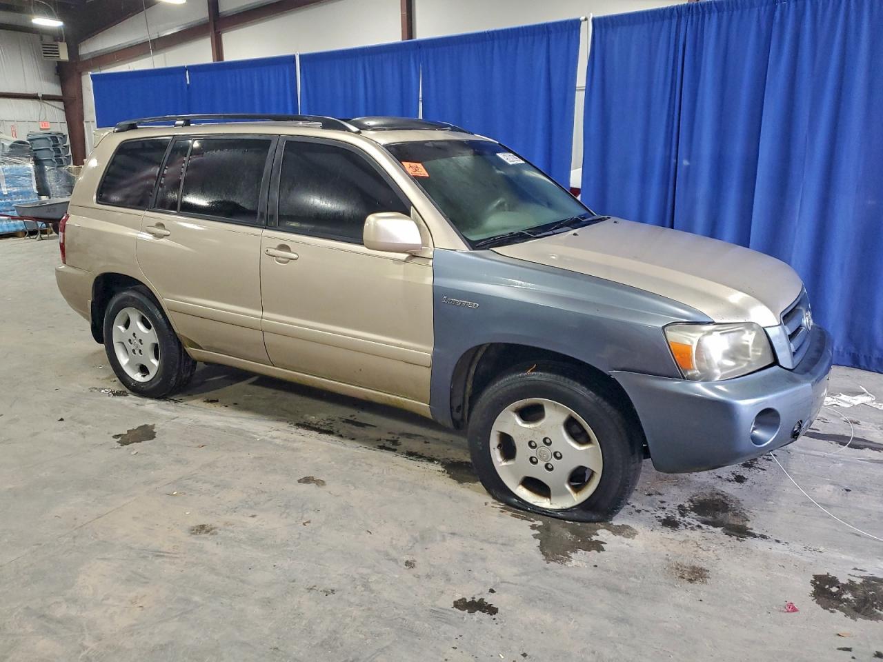 2004 TOYOTA HIGHLANDER