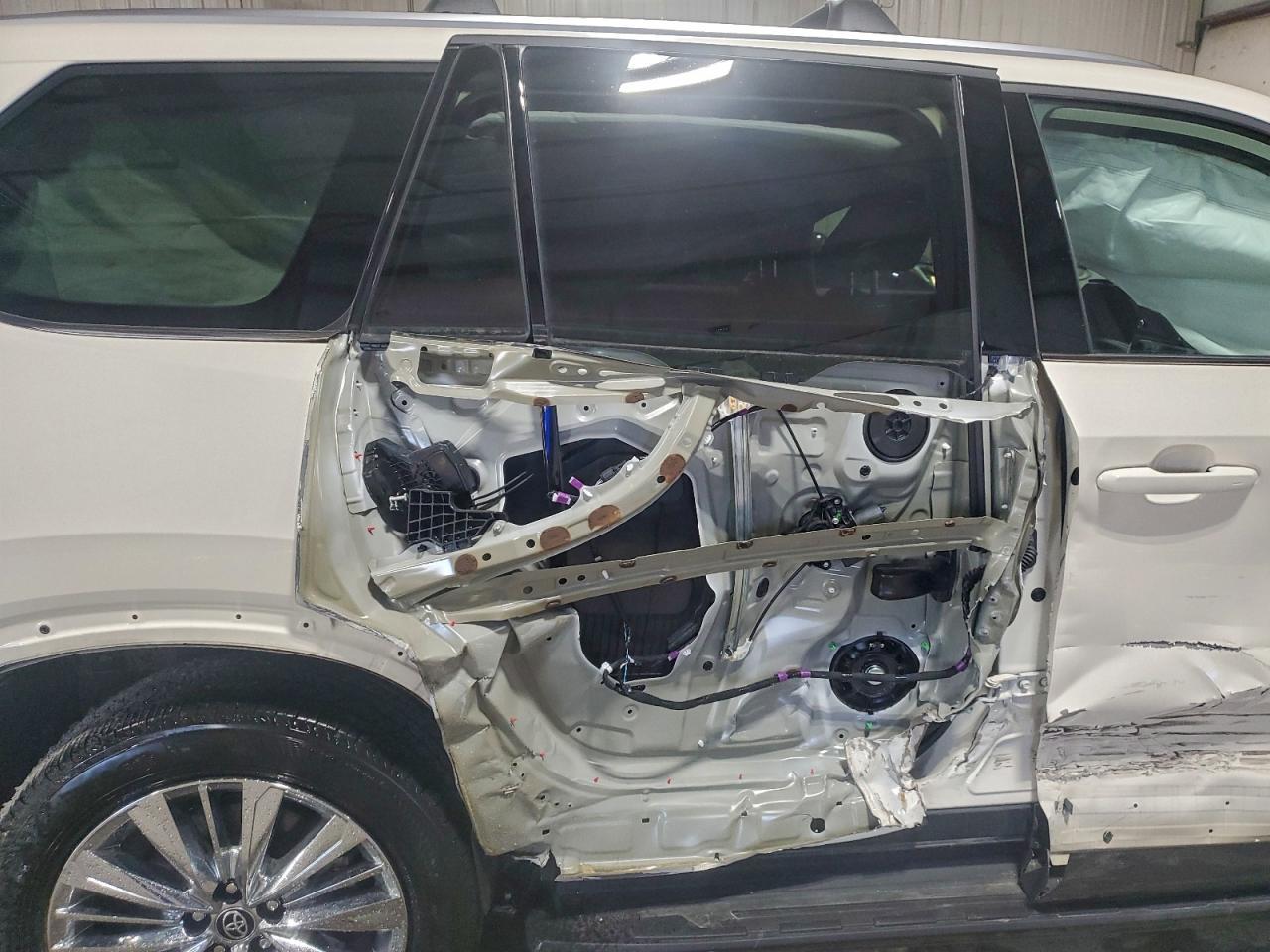2024 TOYOTA HIGHLANDER