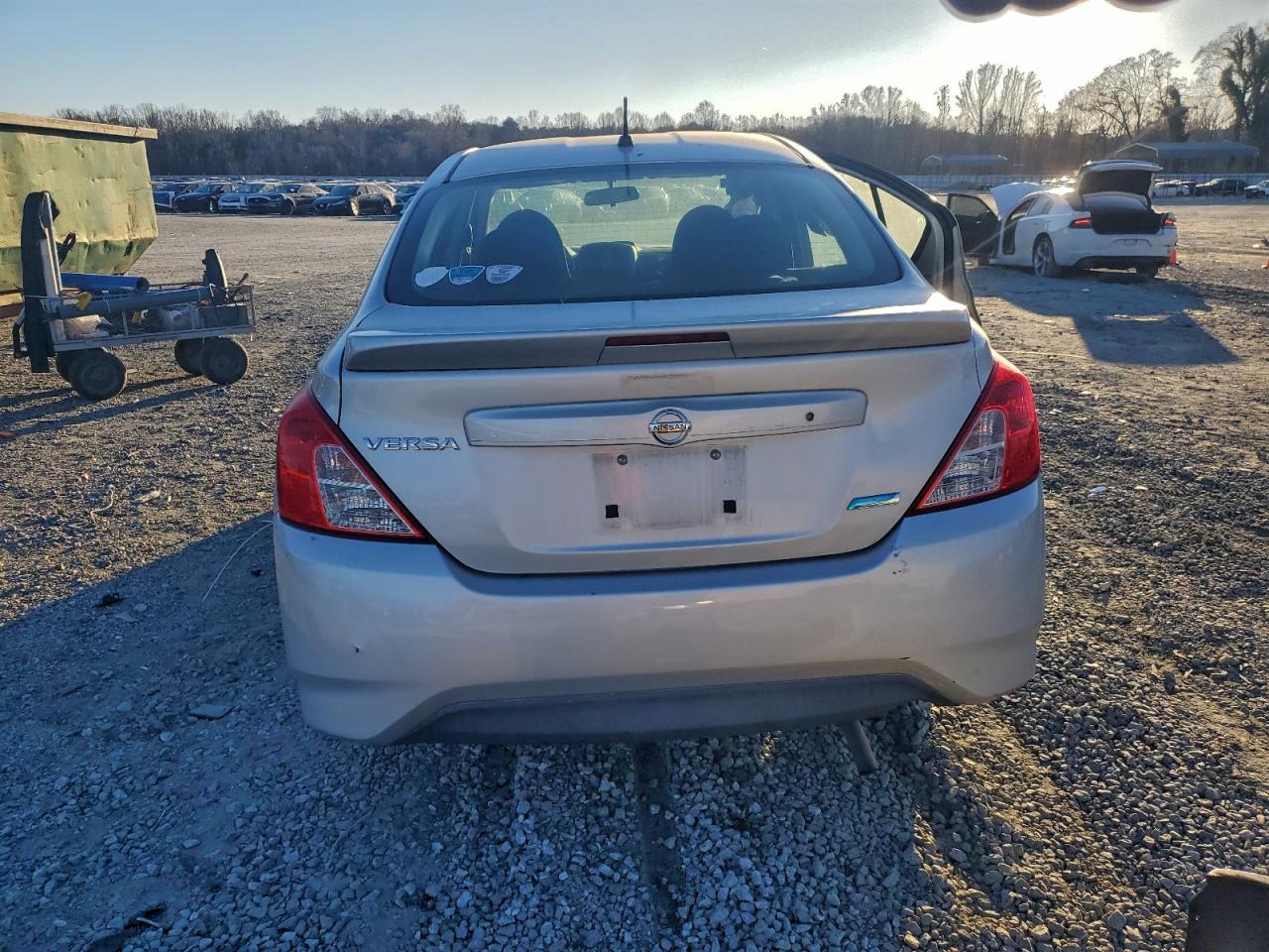 2015 NISSAN VERSA