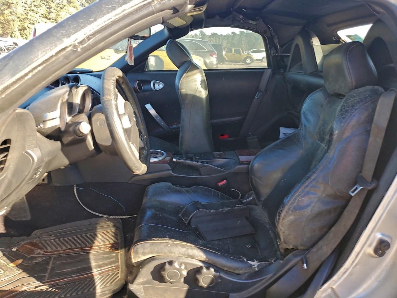 2004 NISSAN Z