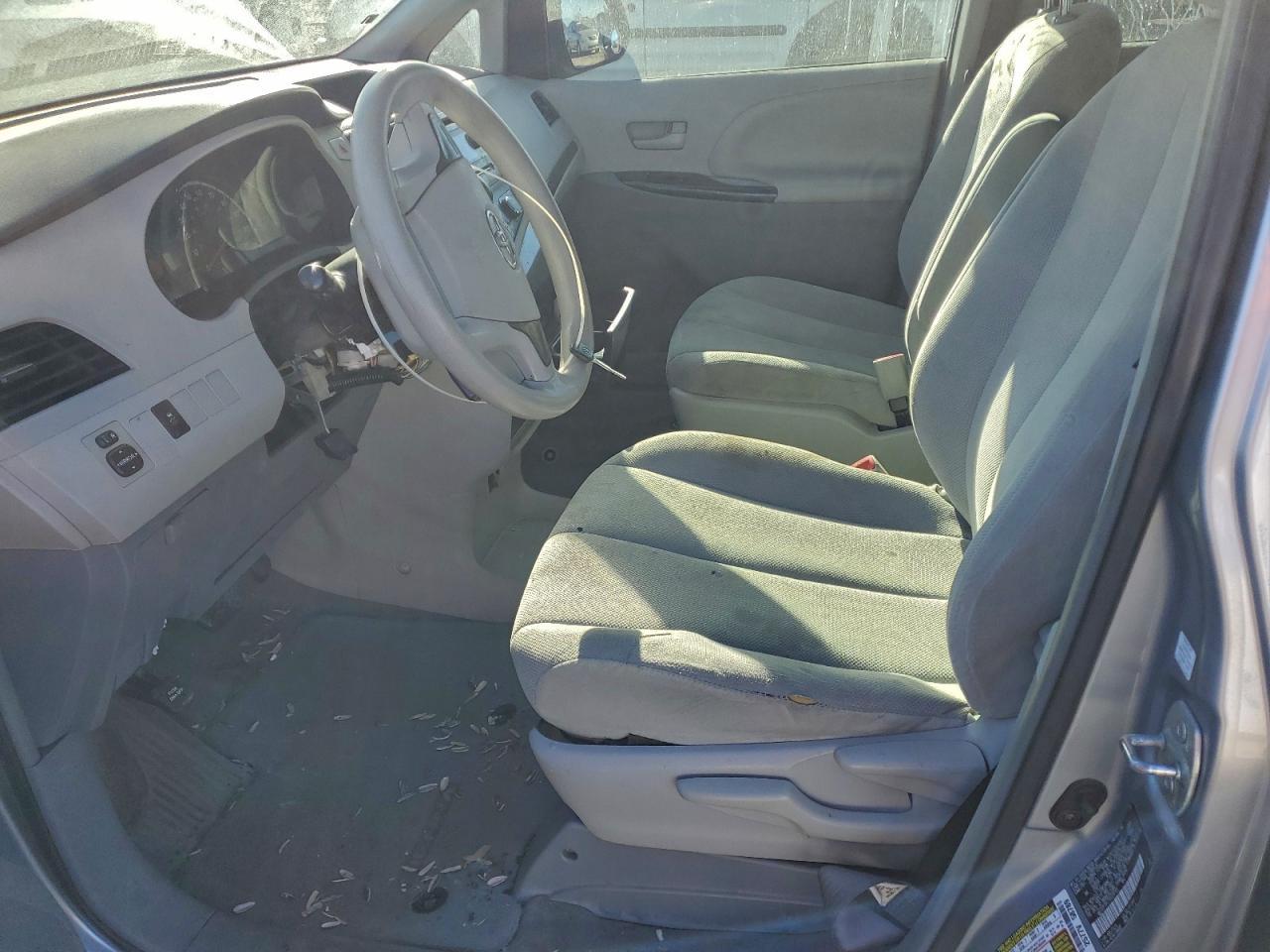 2013 TOYOTA SIENNA