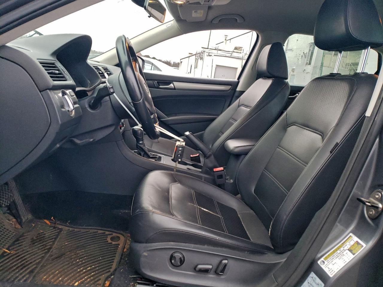 2014 VOLKSWAGEN Passat
