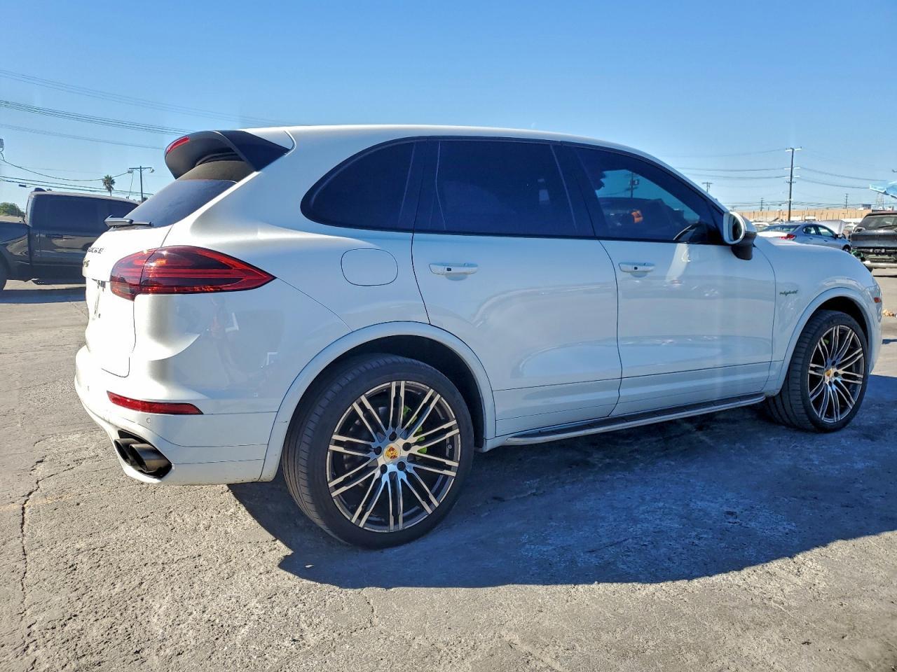 2017 PORSCHE CAYENNE