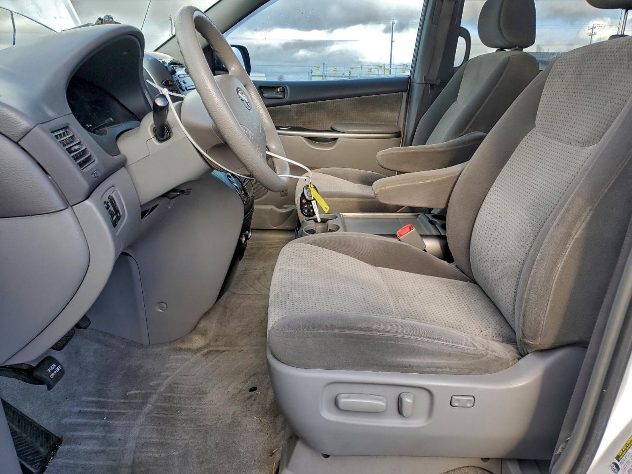 2008 TOYOTA SIENNA