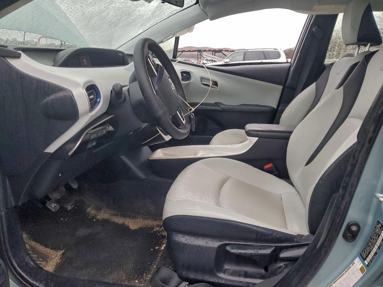 2016 TOYOTA PRIUS