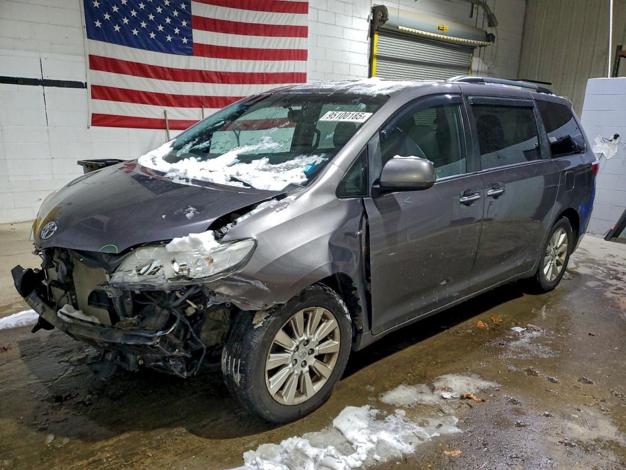 2016 TOYOTA SIENNA