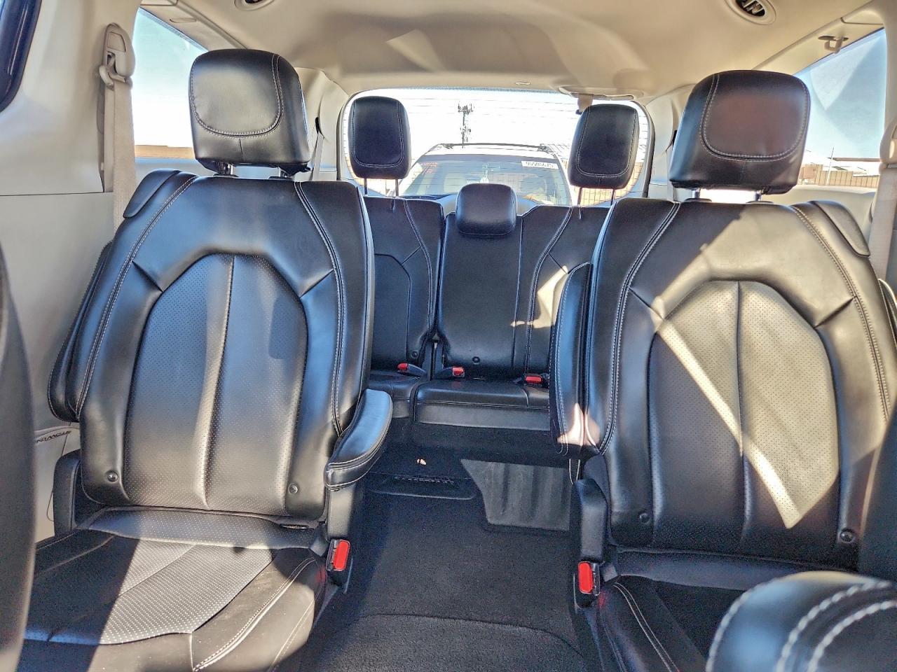 2020 CHRYSLER Voyager