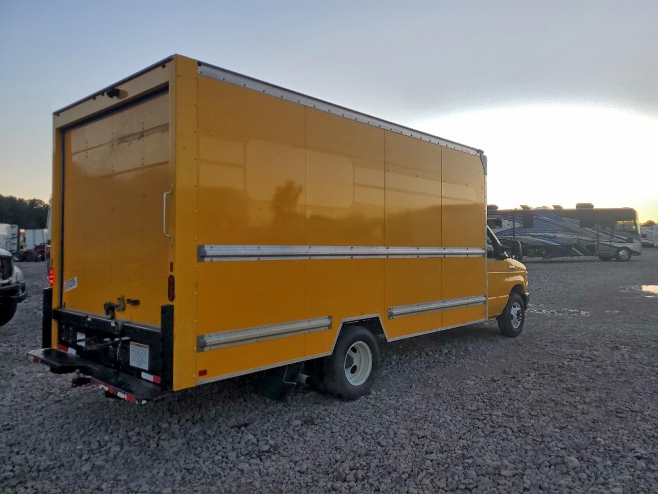 2022 FORD Econoline E350