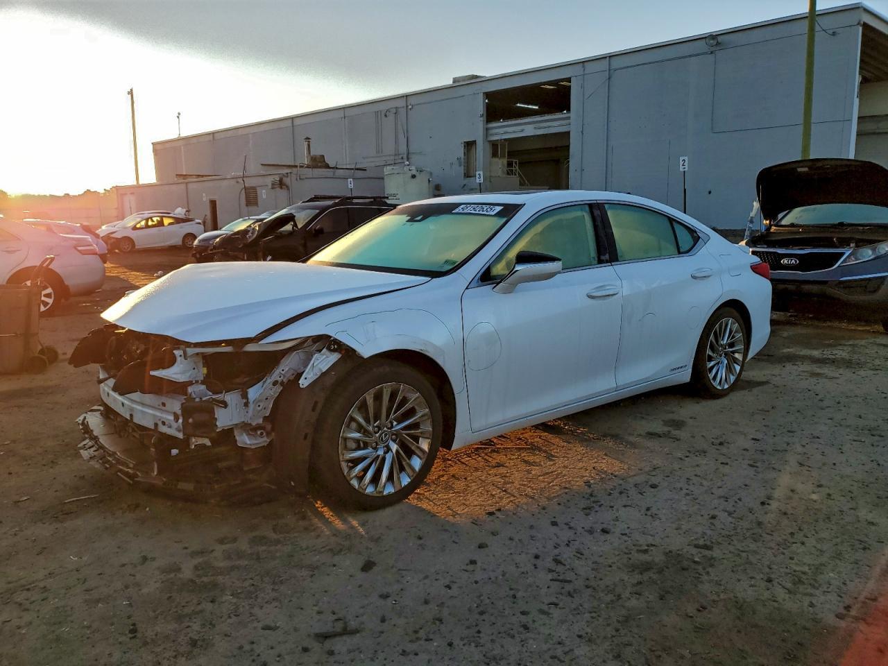 2021 LEXUS ES 300H