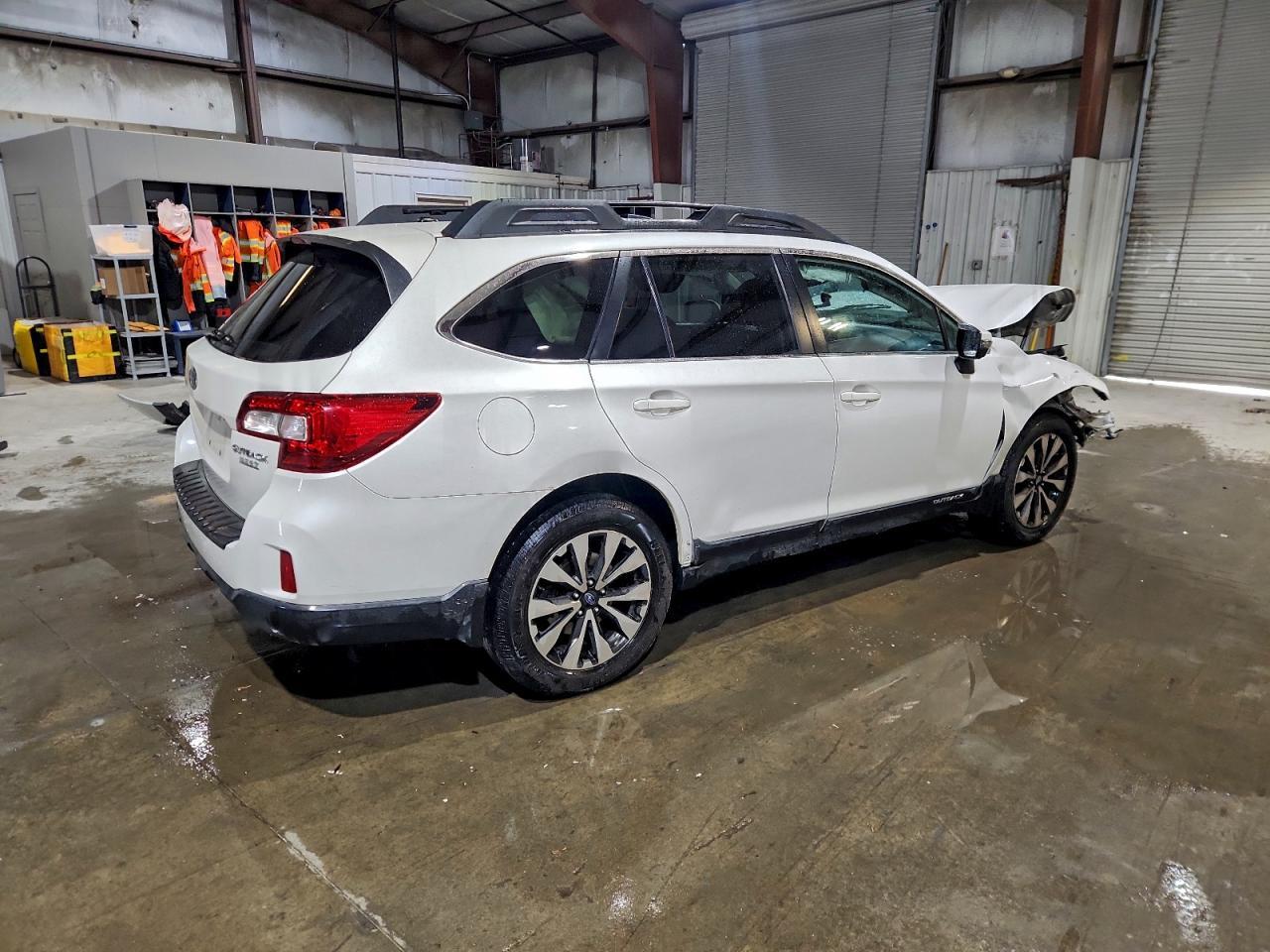 2015 SUBARU Outback