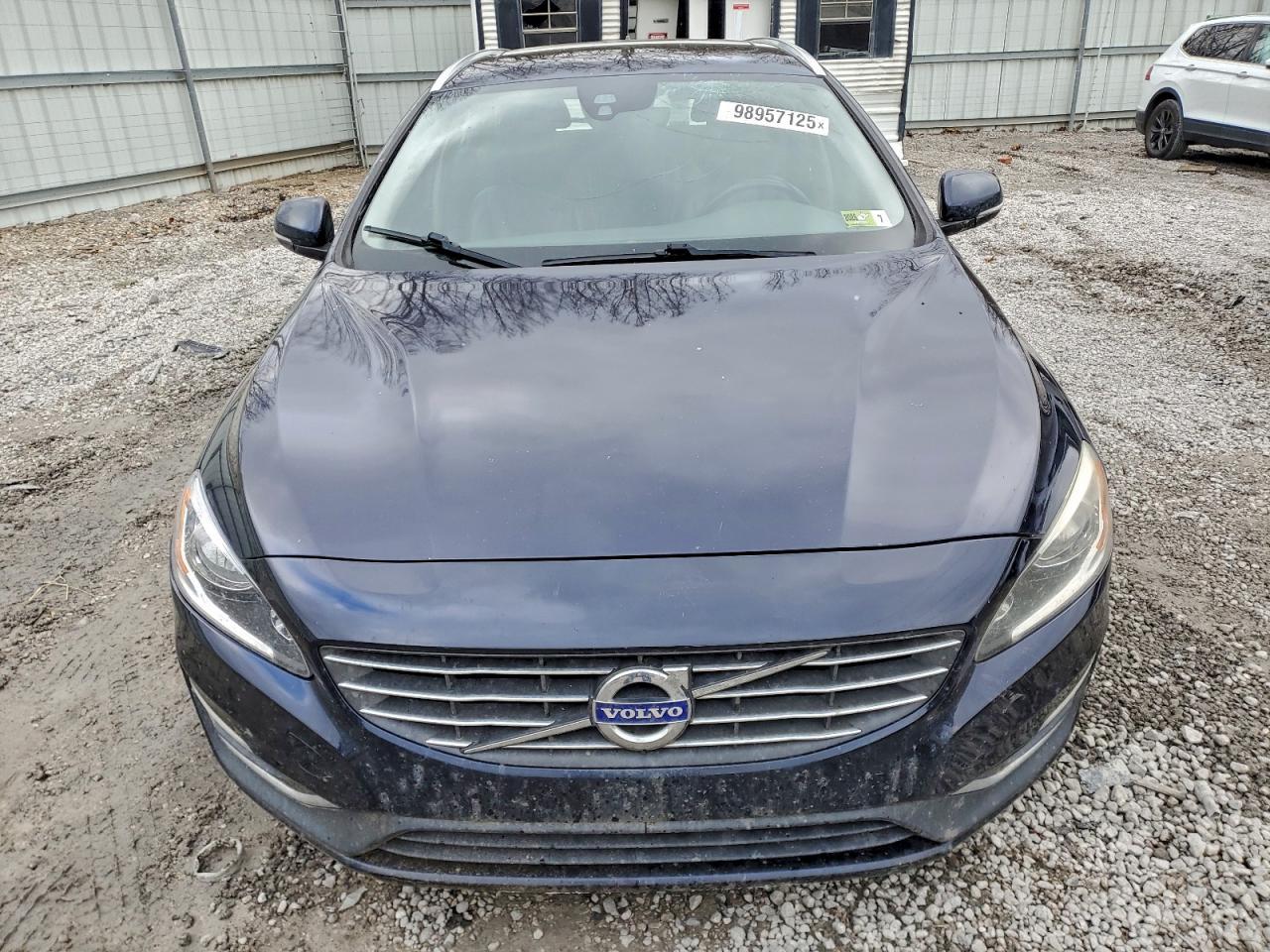 2017 VOLVO V60